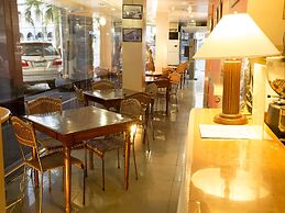 Harbor Town Hotel