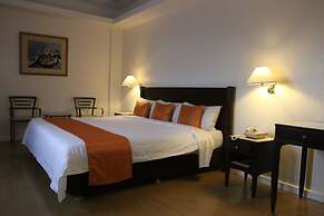 Harbor Town Hotel