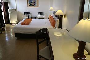 Harbor Town Hotel
