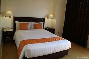 Harbor Town Hotel