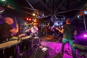 Dorset Gardens Hotel