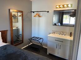 Monashee Lodge