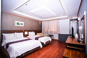 Noblesse Tourist Hotel