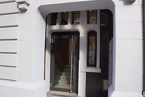 Luxury Apartments by Livingdowntown