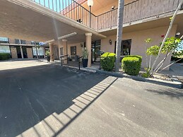 Tarpon Shores Inn
