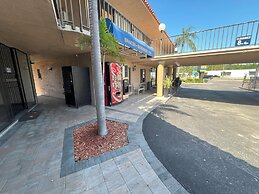 Tarpon Shores Inn