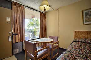 Tarpon Shores Inn