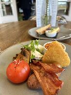 Elveden Inn