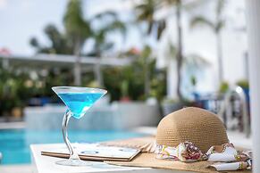 Tinas Plus Hotel