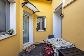 Hanging Garden with Air Conditioning