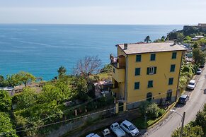 Hanging Garden with Air Conditioning