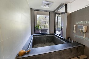 Tai Yi Red Maple Resort