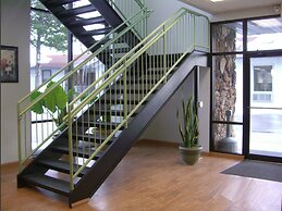 Quails Nest Inn and Suites