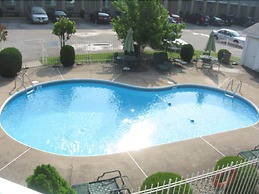 Super 8 by Wyndham Windsor/Dougall