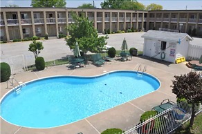 Super 8 by Wyndham Windsor/Dougall