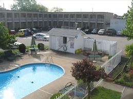 Super 8 by Wyndham Windsor/Dougall