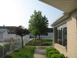 Super 8 by Wyndham Windsor/Dougall