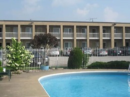 Super 8 by Wyndham Windsor/Dougall