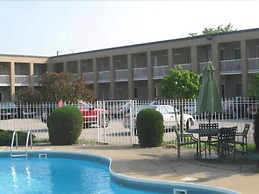 Super 8 by Wyndham Windsor/Dougall