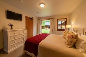 Wanaka Homestead Lodge & Cottages