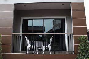 Bee Orchid Pool Villa