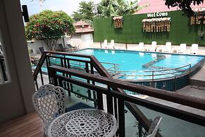 Bee Orchid Pool Villa