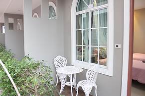 Bee Orchid Pool Villa