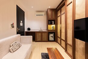 The Botanic Service Room