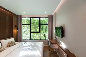 The Botanic Service Room