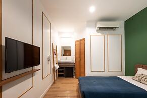 The Botanic Service Room