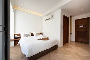 The Botanic Service Room