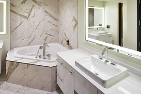 The Davenport Grand, Autograph Collection