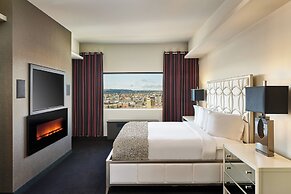 The Davenport Grand, Autograph Collection