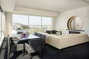 The Davenport Grand, Autograph Collection