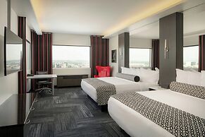 The Davenport Grand, Autograph Collection