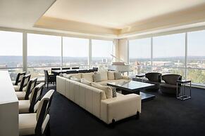 The Davenport Grand, Autograph Collection