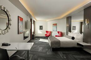 The Davenport Grand, Autograph Collection