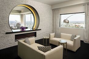 The Davenport Grand, Autograph Collection