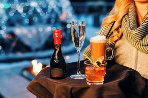 The Davenport Grand, Autograph Collection