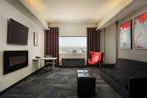 The Davenport Grand, Autograph Collection