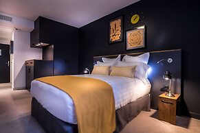 Best Western Plus Suitcase Paris La Defense