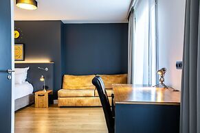 Best Western Plus Suitcase Paris La Defense