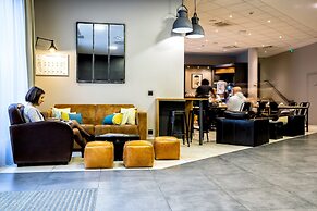 Best Western Plus Suitcase Paris La Defense