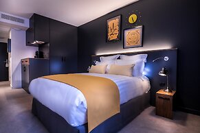 Best Western Plus Suitcase Paris La Defense