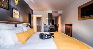 Best Western Plus Suitcase Paris La Defense