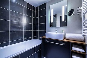 Best Western Plus Suitcase Paris La Defense