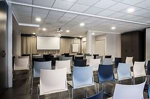 Best Western Plus Suitcase Paris La Defense