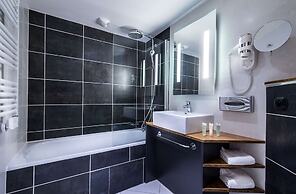Best Western Plus Suitcase Paris La Defense