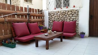 Zimmer Dora Dead Sea