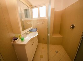 Zimmer Dora Dead Sea